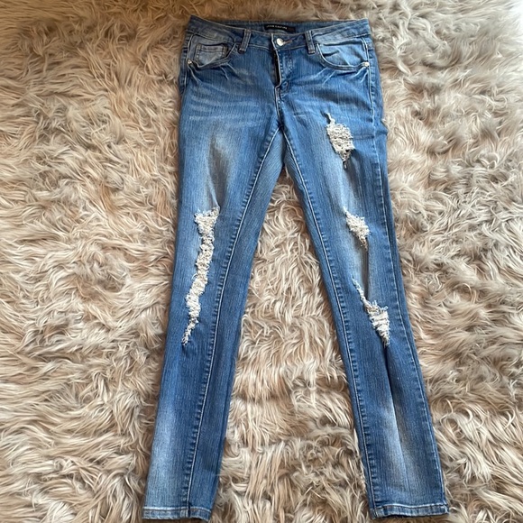 Like new smoke free home no pets barely worn - Picture 2 of 3